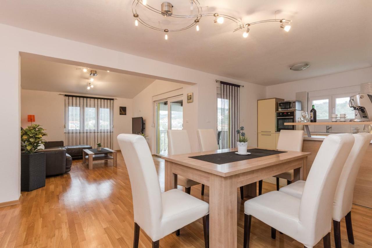 Apartment Natalie Sea View With 3 Bedrooms And Everything Is Air-Conditioned ซาลี ภายนอก รูปภาพ