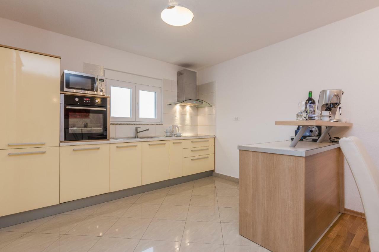 Apartment Natalie Sea View With 3 Bedrooms And Everything Is Air-Conditioned ซาลี ภายนอก รูปภาพ