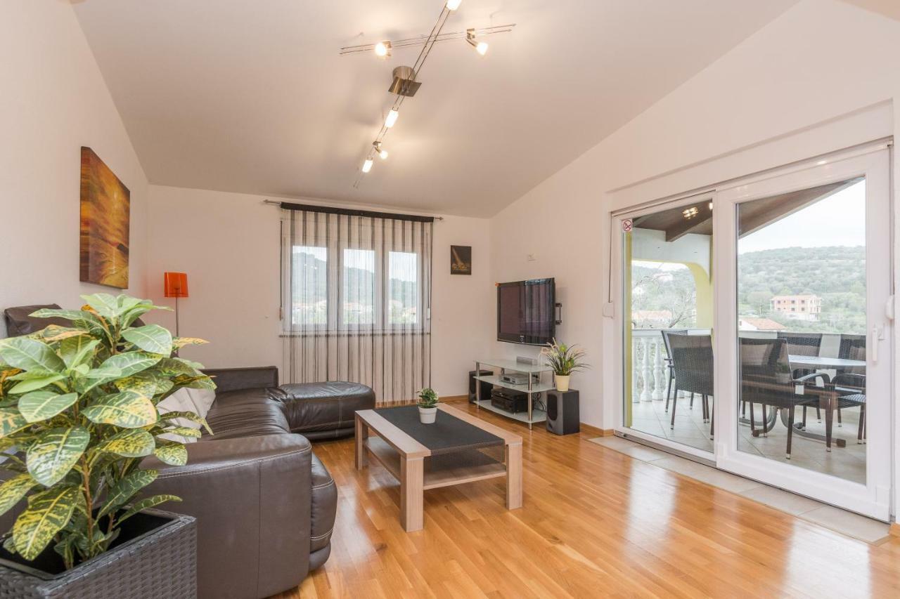 Apartment Natalie Sea View With 3 Bedrooms And Everything Is Air-Conditioned ซาลี ภายนอก รูปภาพ